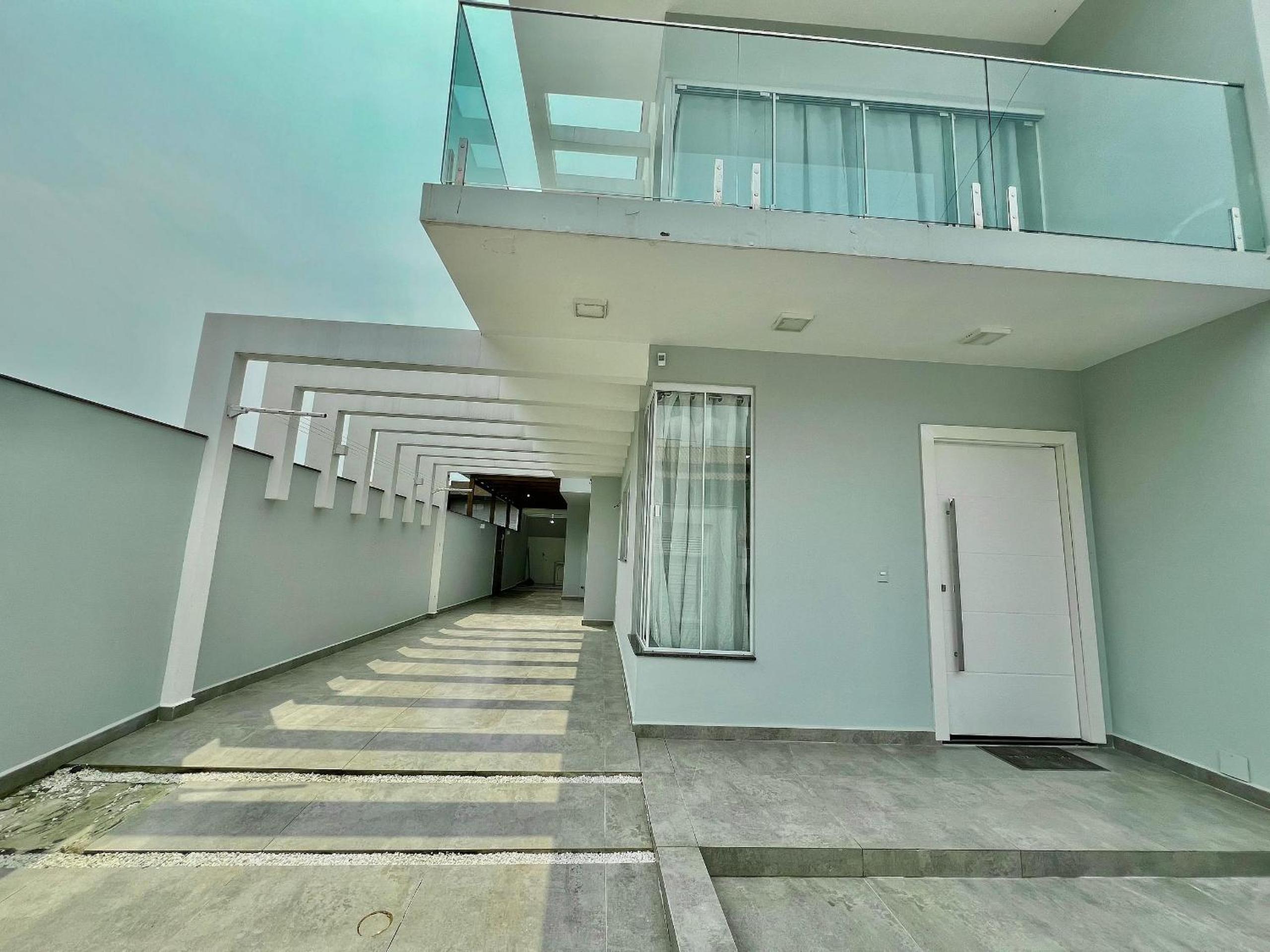 Imponente Sobrado, 08 Pessoas - 250m da Praia Bombinhas