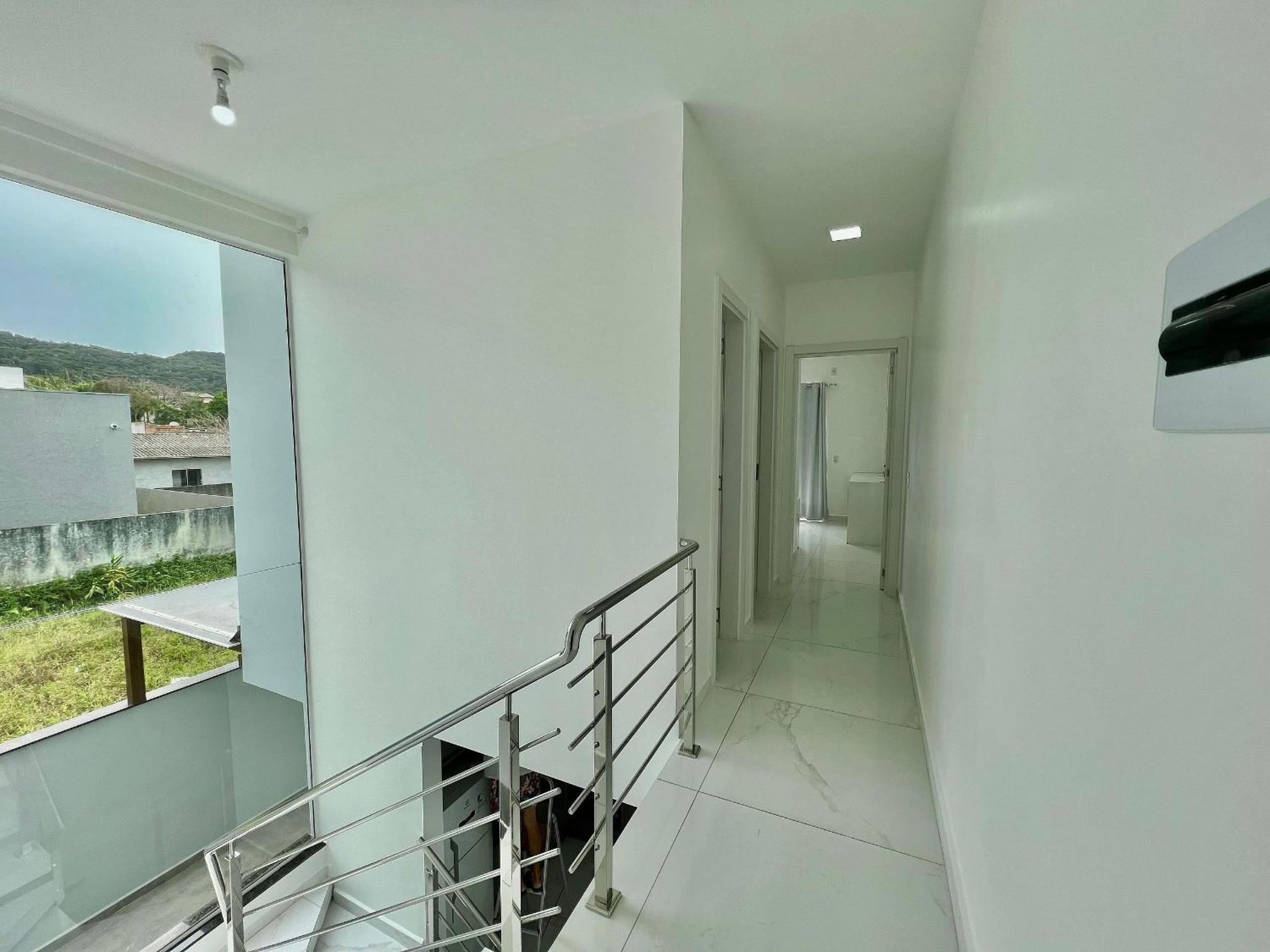 Imponente Sobrado, 08 Pessoas - 250m da Praia Bombinhas