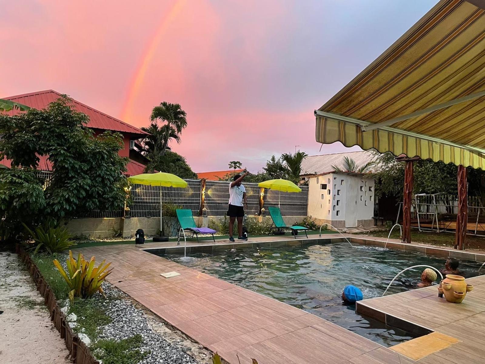 Location Piscine et terrasse pour vos fêtes view 4