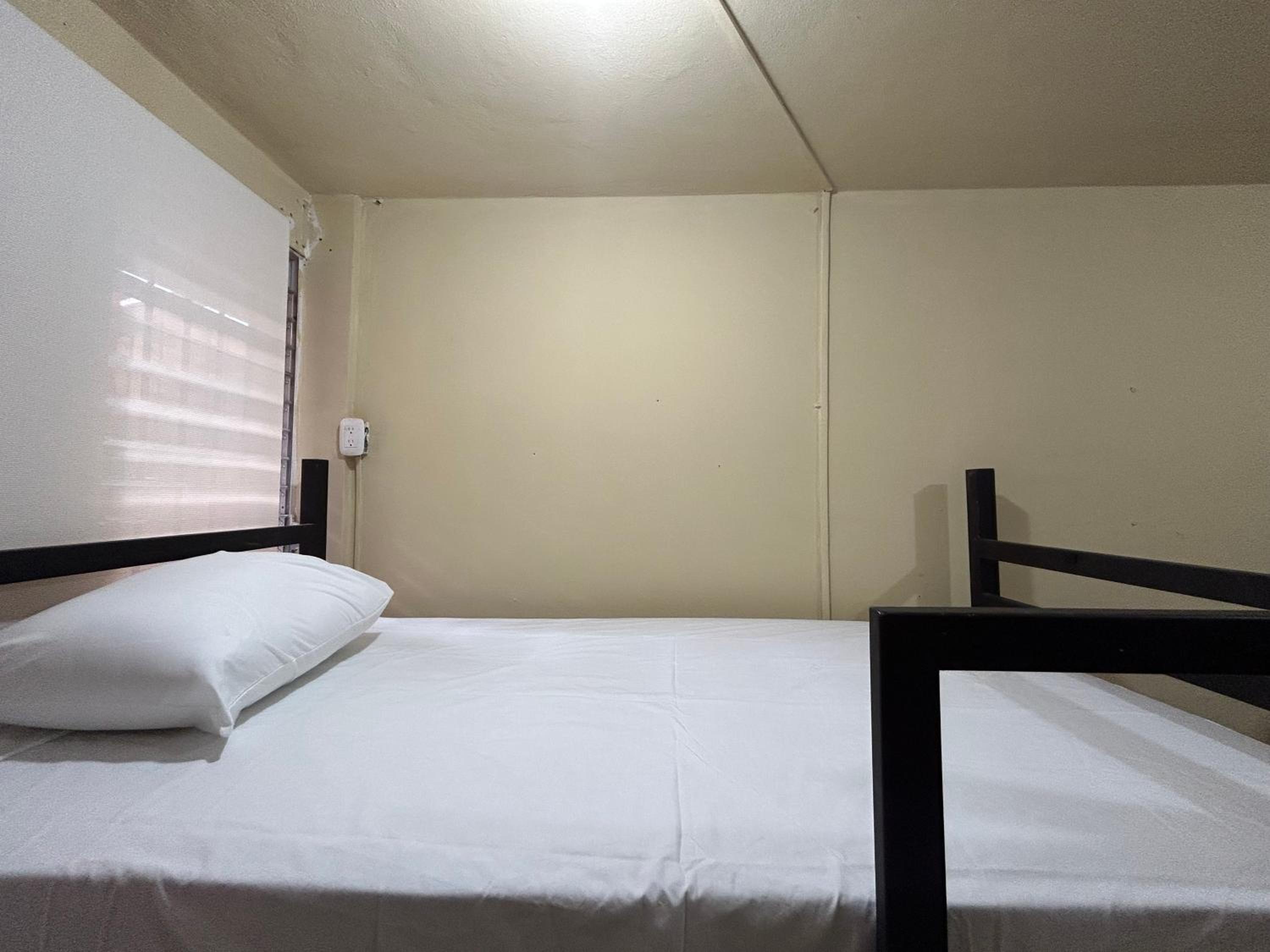 AIDA HOSTAL view 3