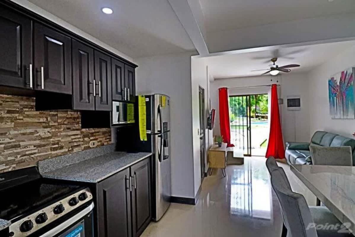 2-BD Unit with Pool 2 Blocks from Beach