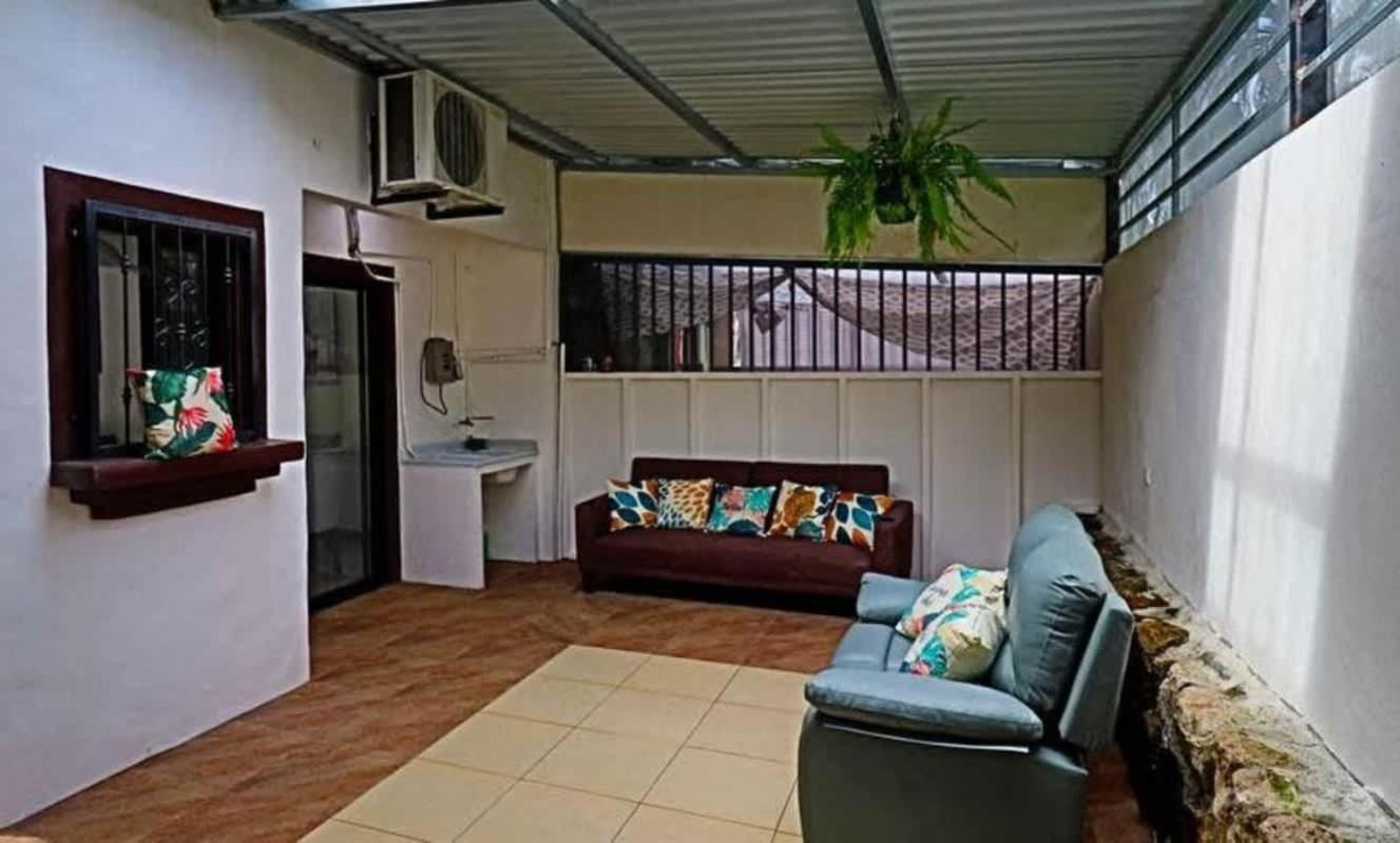 2-BD Unit with Pool 2 Blocks from Beach