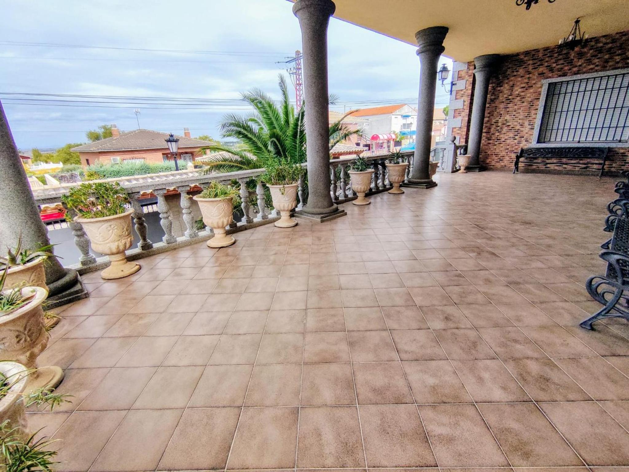 Preciosa villa para grupos grandes con piscina y BBQ
