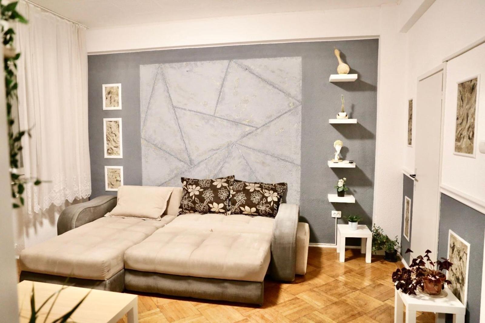 Apartment with 3 rooms in the city center view 3