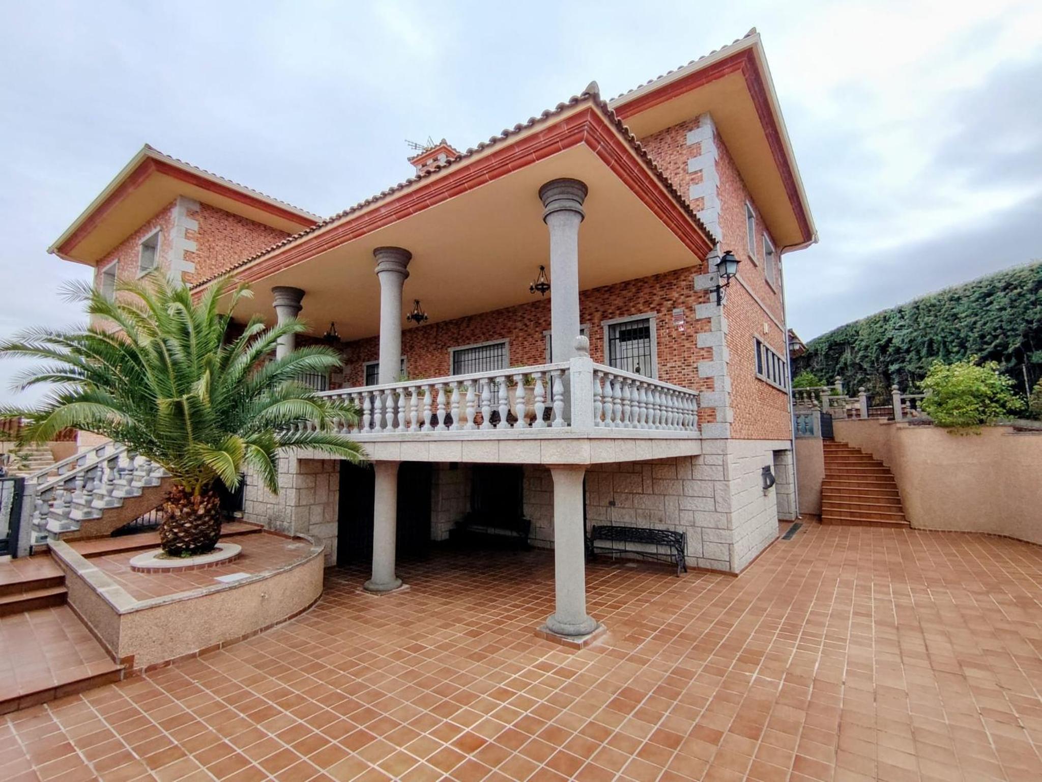 Preciosa villa para grupos grandes con piscina y BBQ
