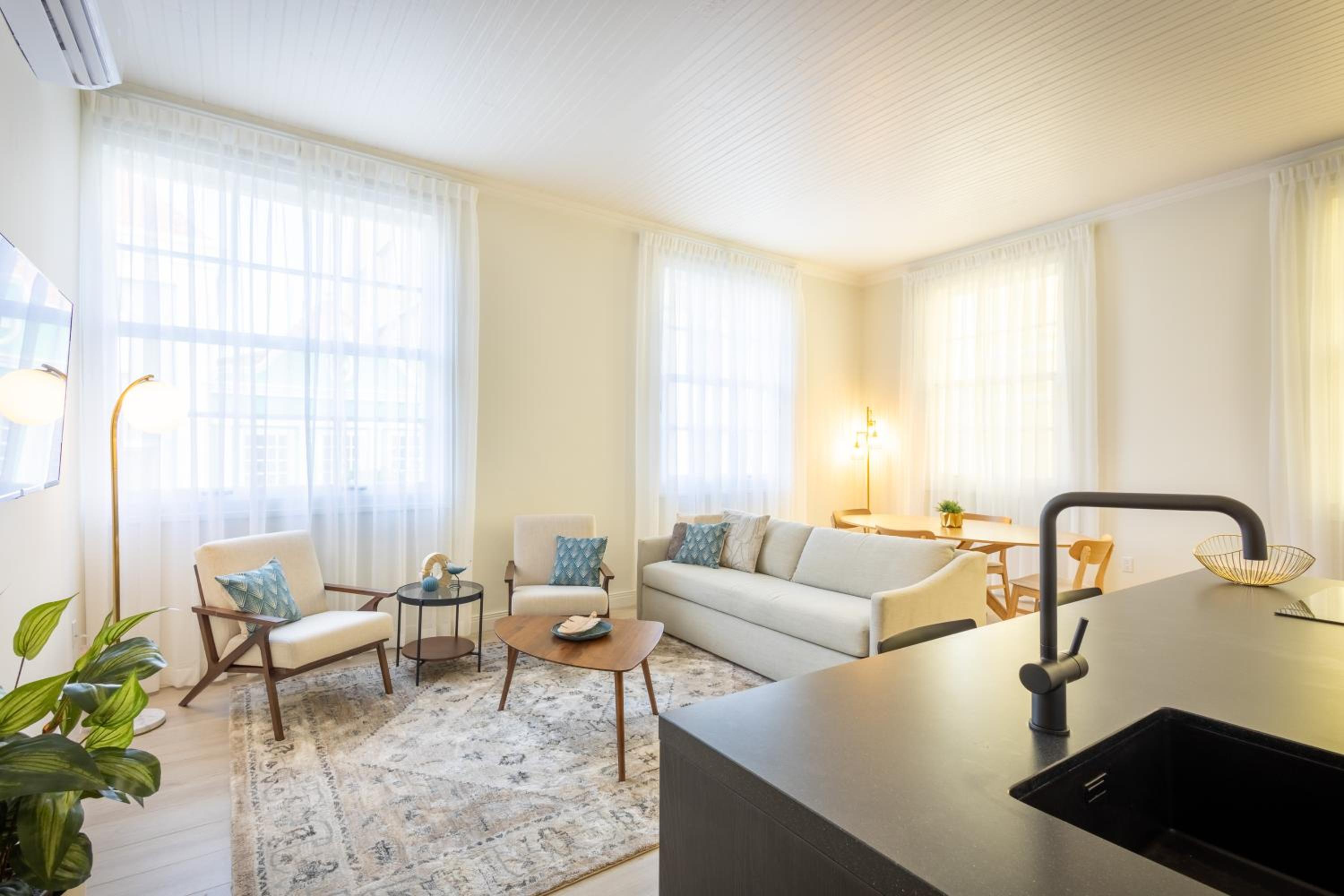 Broadway Apartments - Chic & Stylish Urban Stays