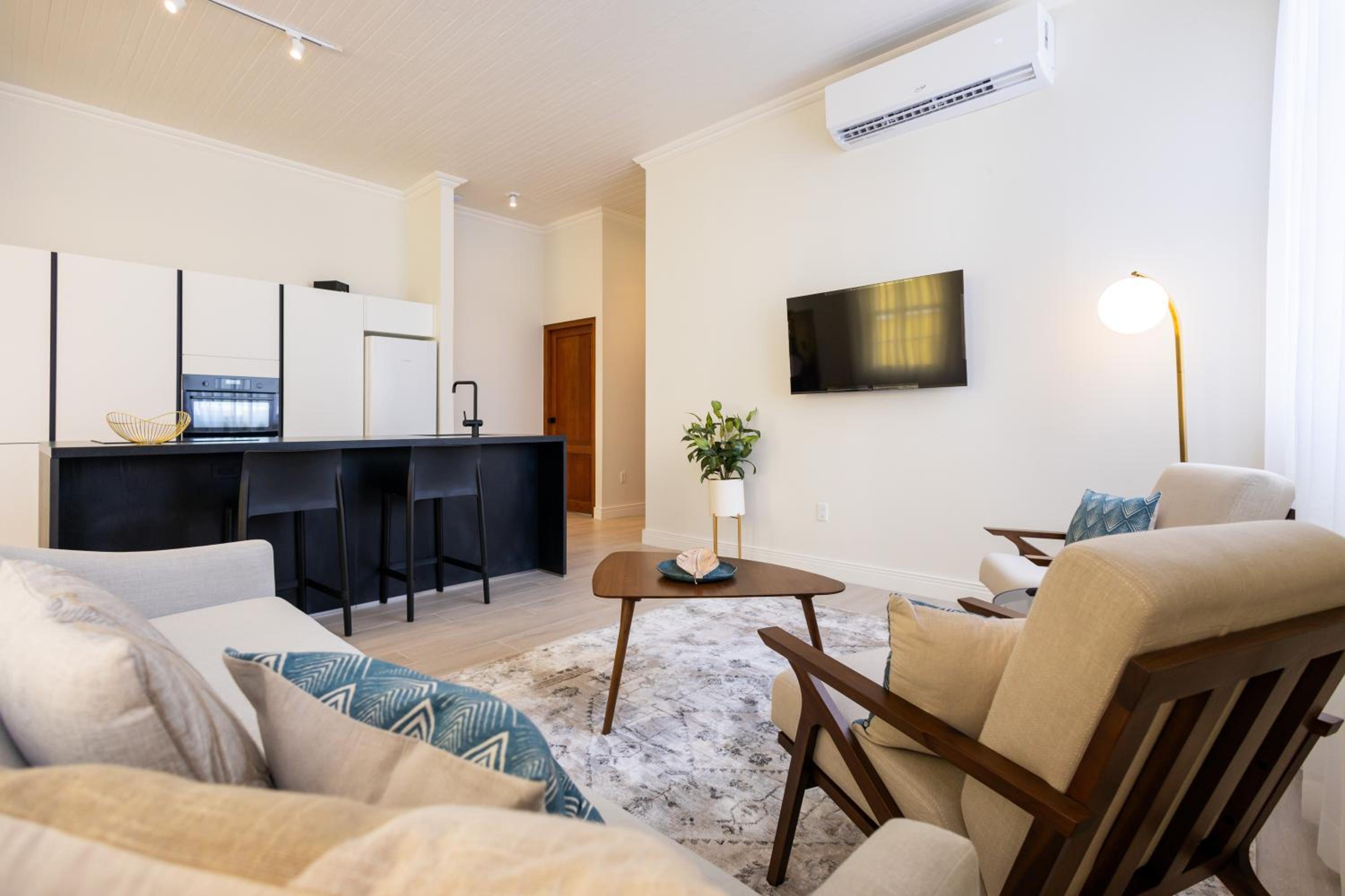 Broadway Apartments - Chic & Stylish Urban Stays