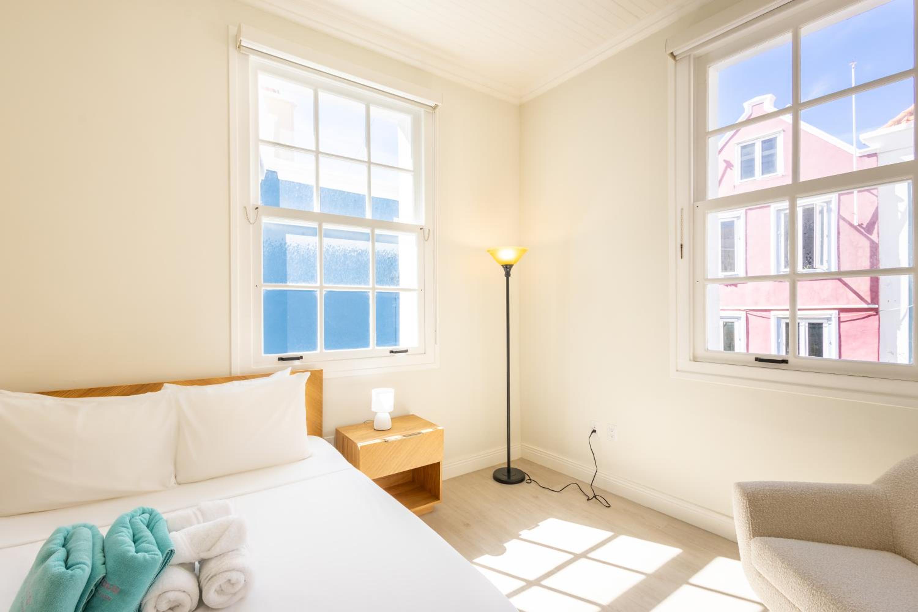 Broadway Apartments - Chic & Stylish Urban Stays