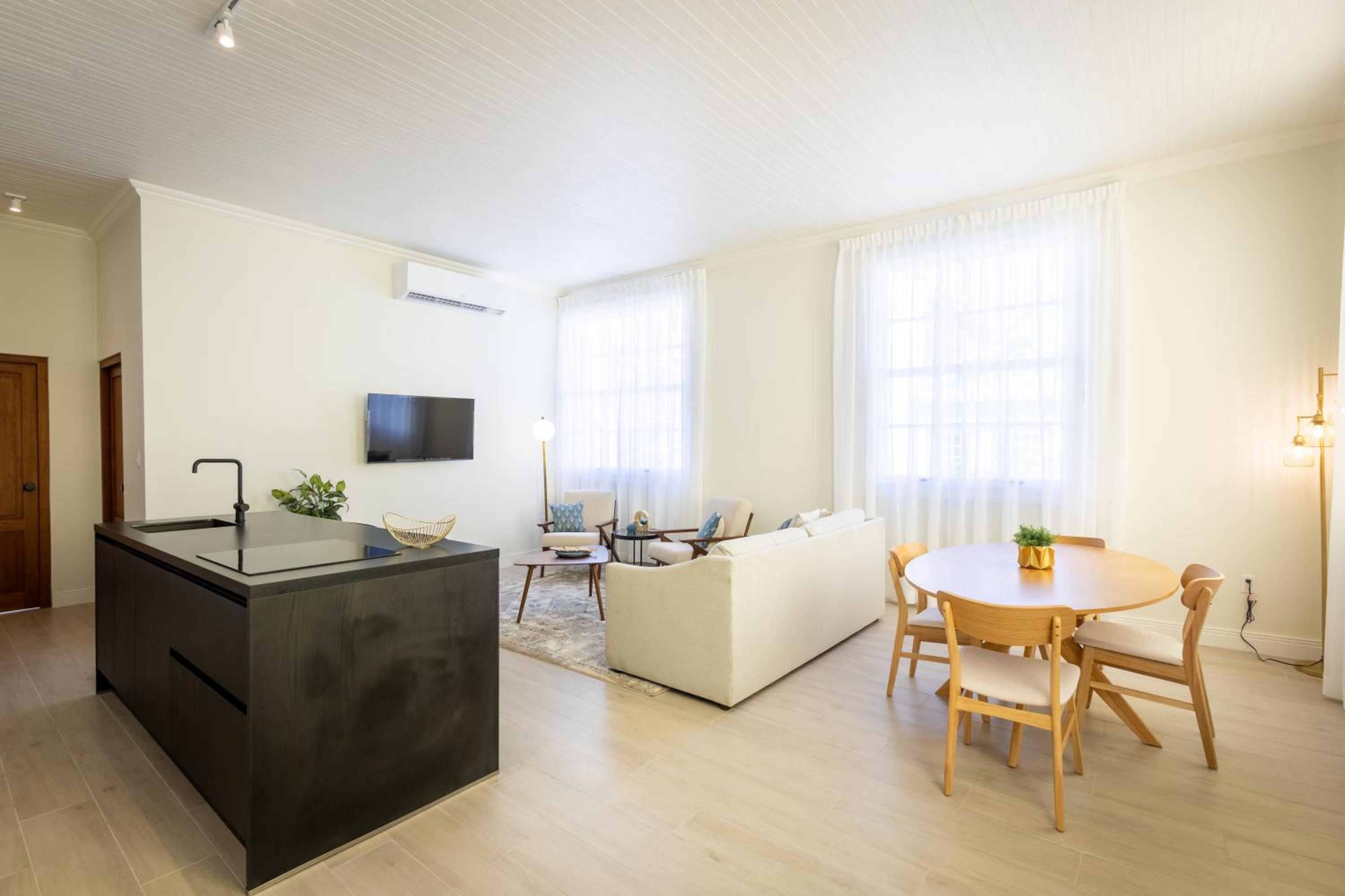 Broadway Apartments - Chic & Stylish Urban Stays
