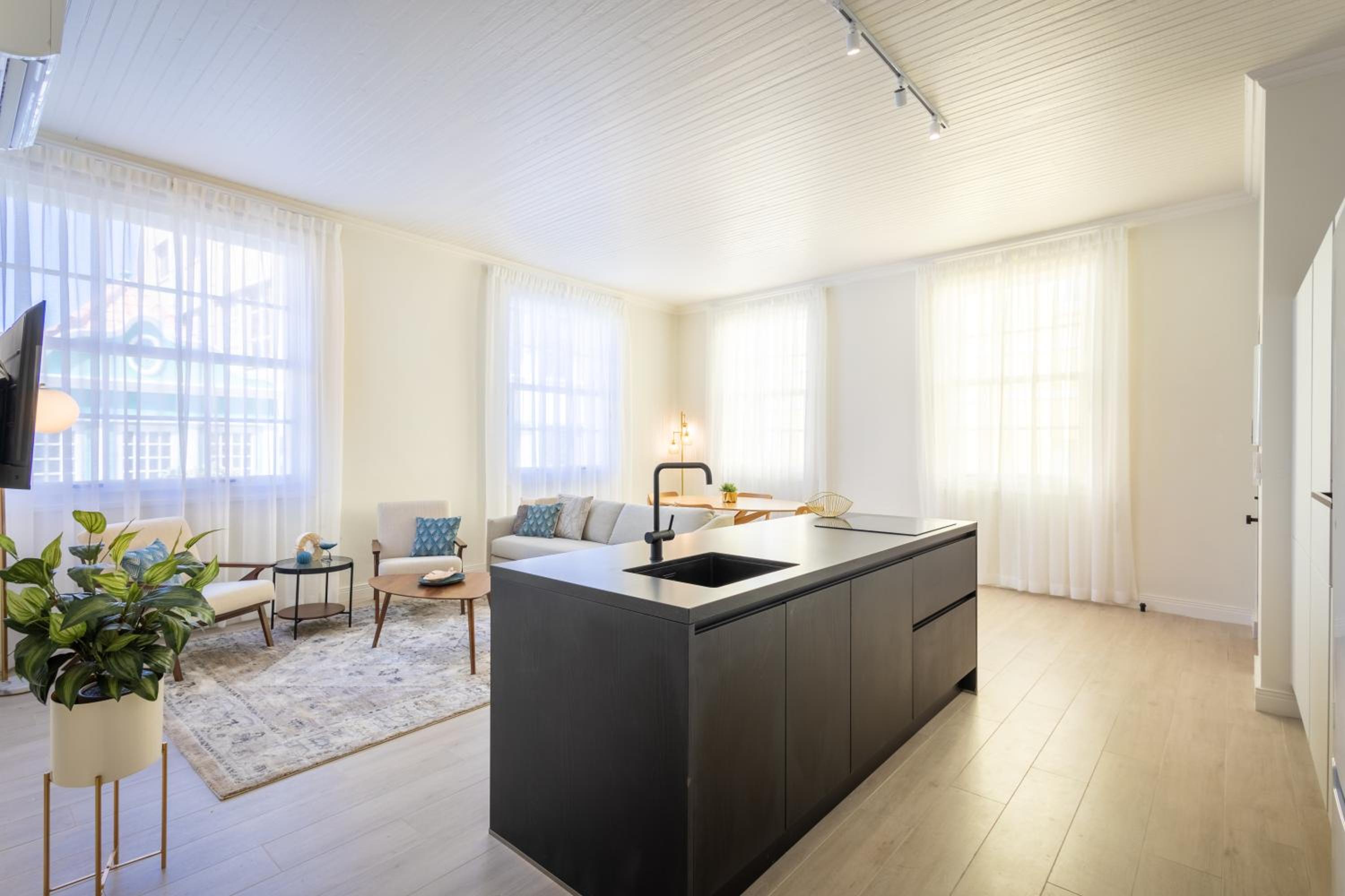 Broadway Apartments - Chic & Stylish Urban Stays
