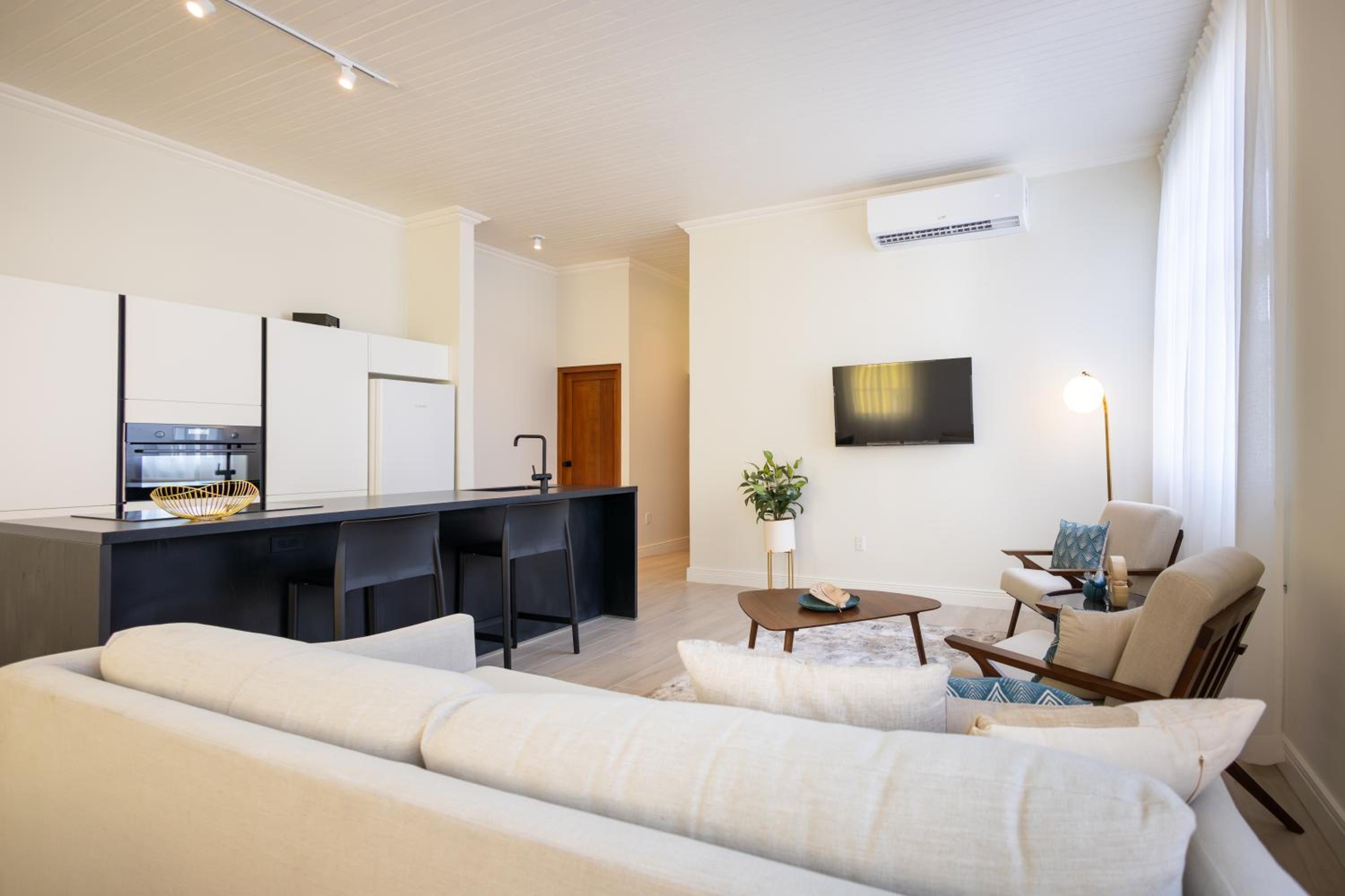 Broadway Apartments - Chic & Stylish Urban Stays