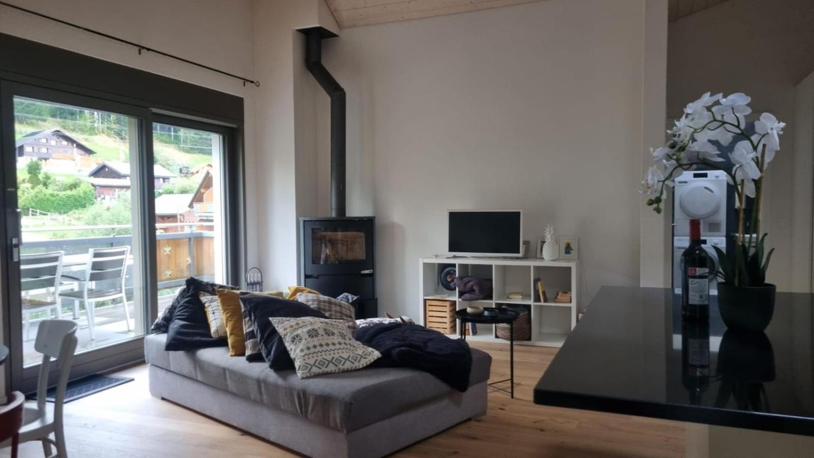 Superbe, modern step-free appartement with private Garage