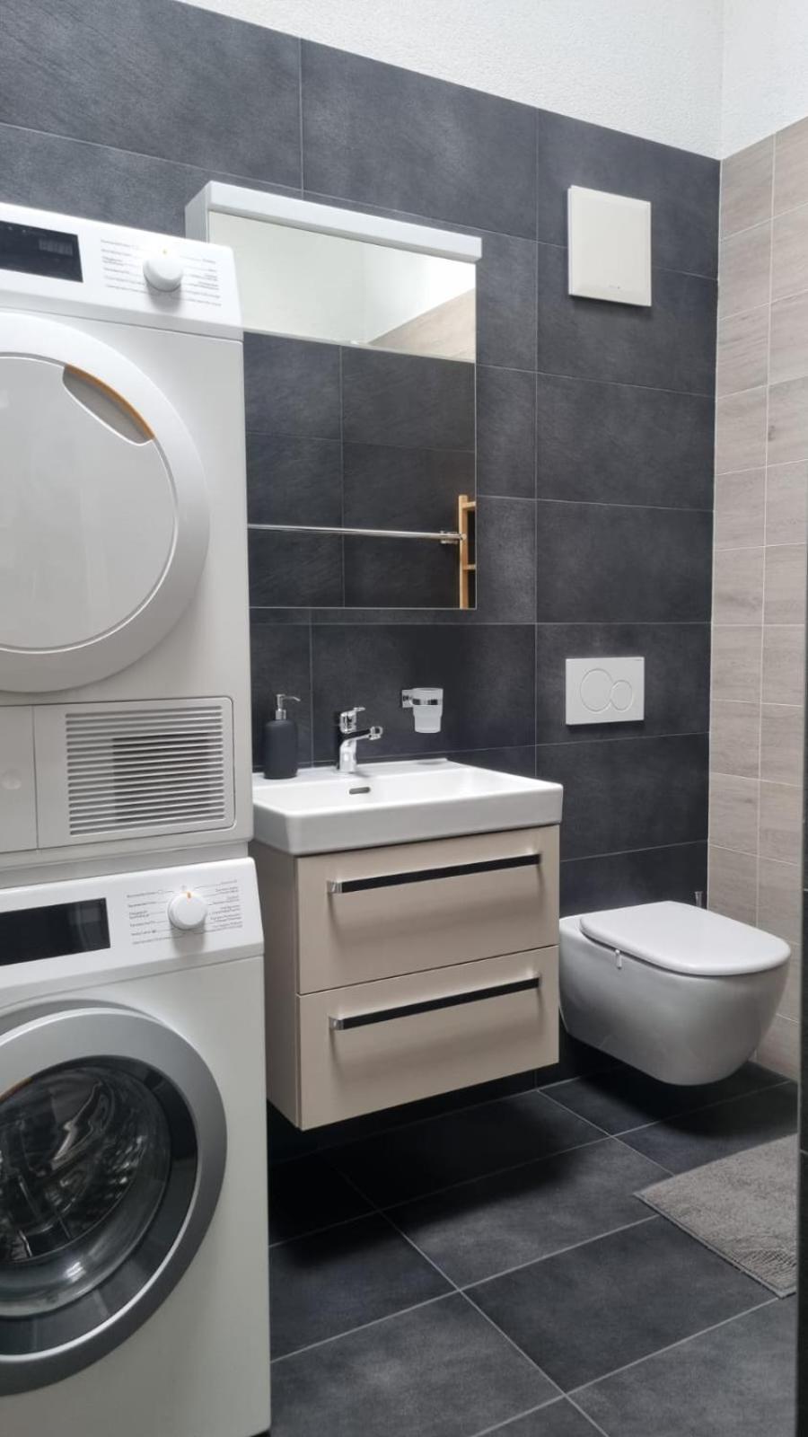 Superbe, modern step-free appartement with private Garage