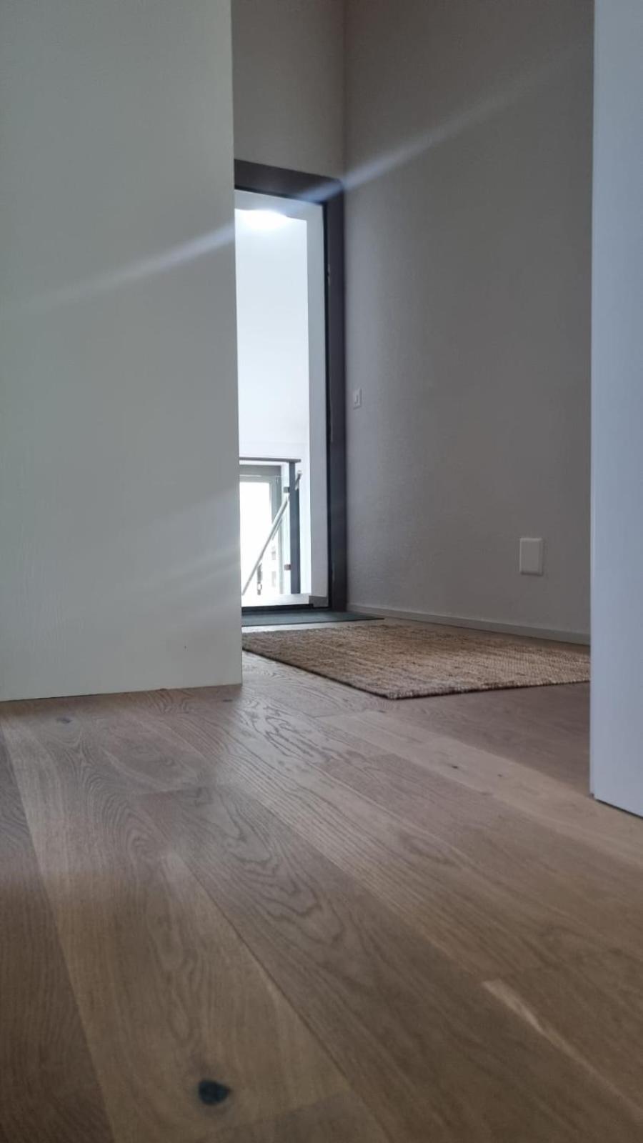 Superbe, modern step-free appartement with private Garage