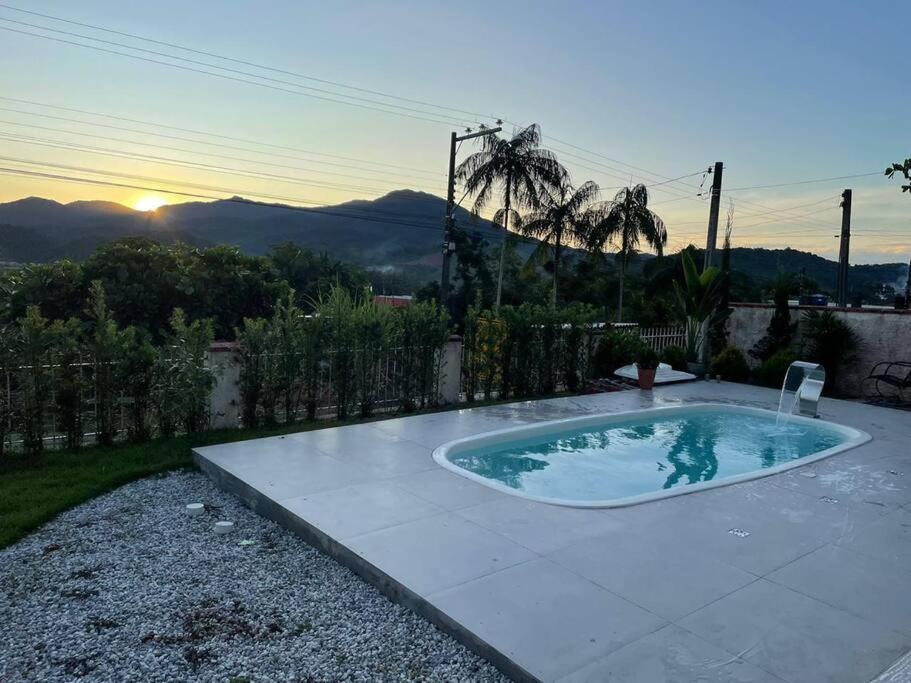 Casa com Piscina, ótimo custo beneficio em Brusque