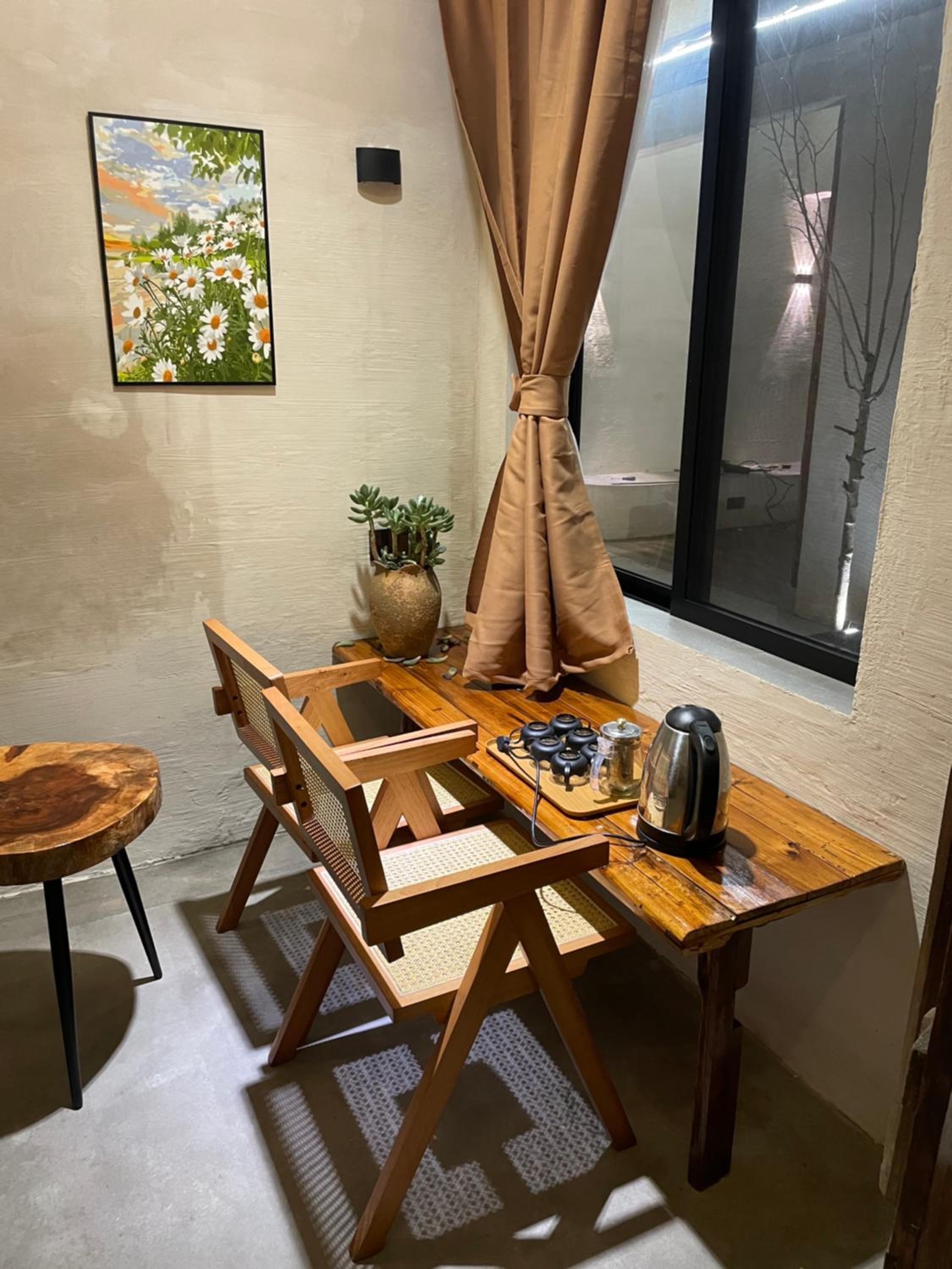 Waiting for the Blossoms B&B Tea House