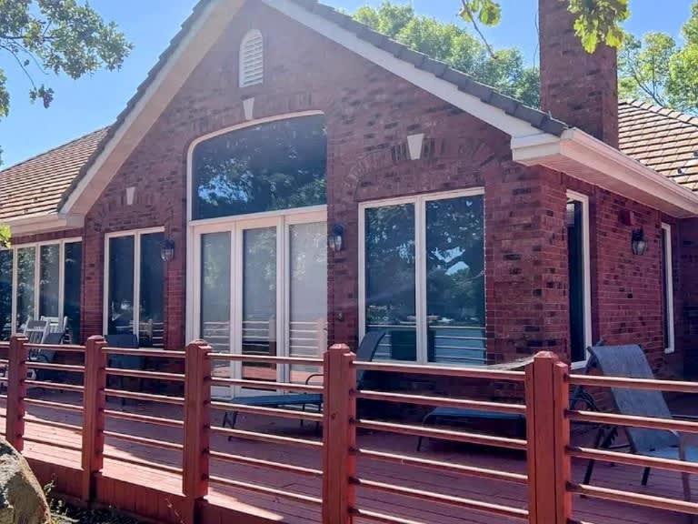 Luxury Family 5BR Lakefront private boat launch view 2