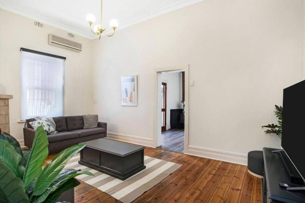 Charming! 3 Bed Garden by Beach