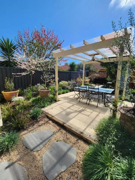Charming! 3 Bed Garden by Beach