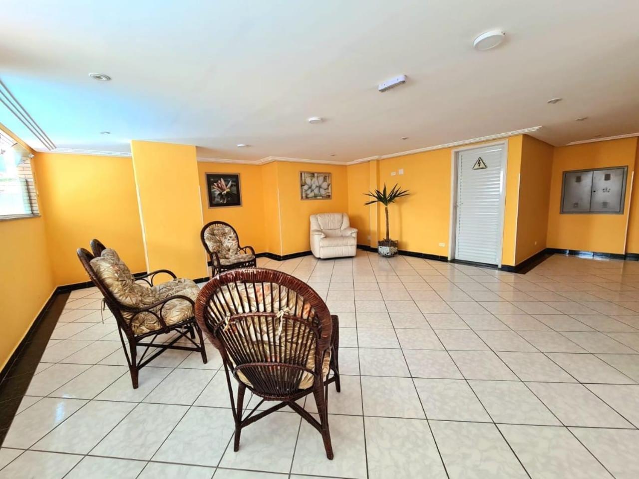 Family apartment, Vila Tupi, Praia Grande, São Paulo