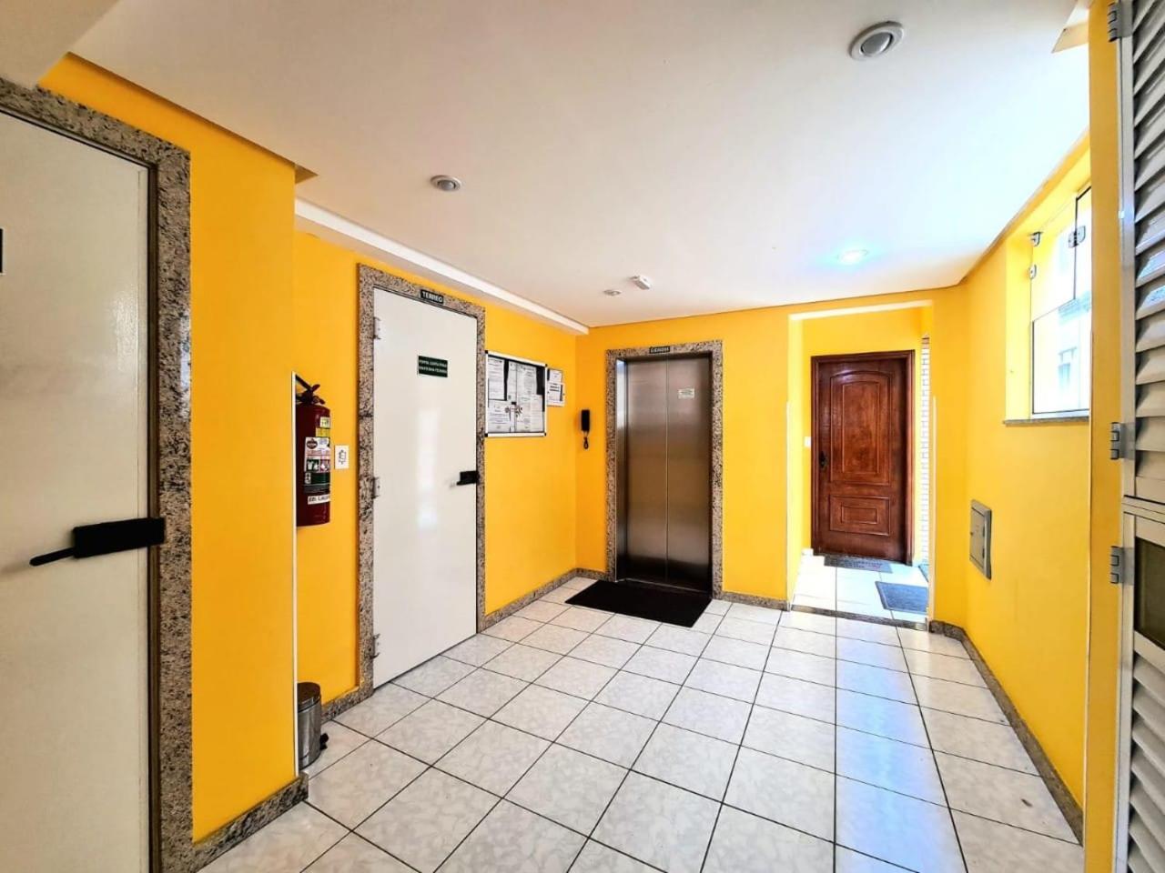 Family apartment, Vila Tupi, Praia Grande, São Paulo