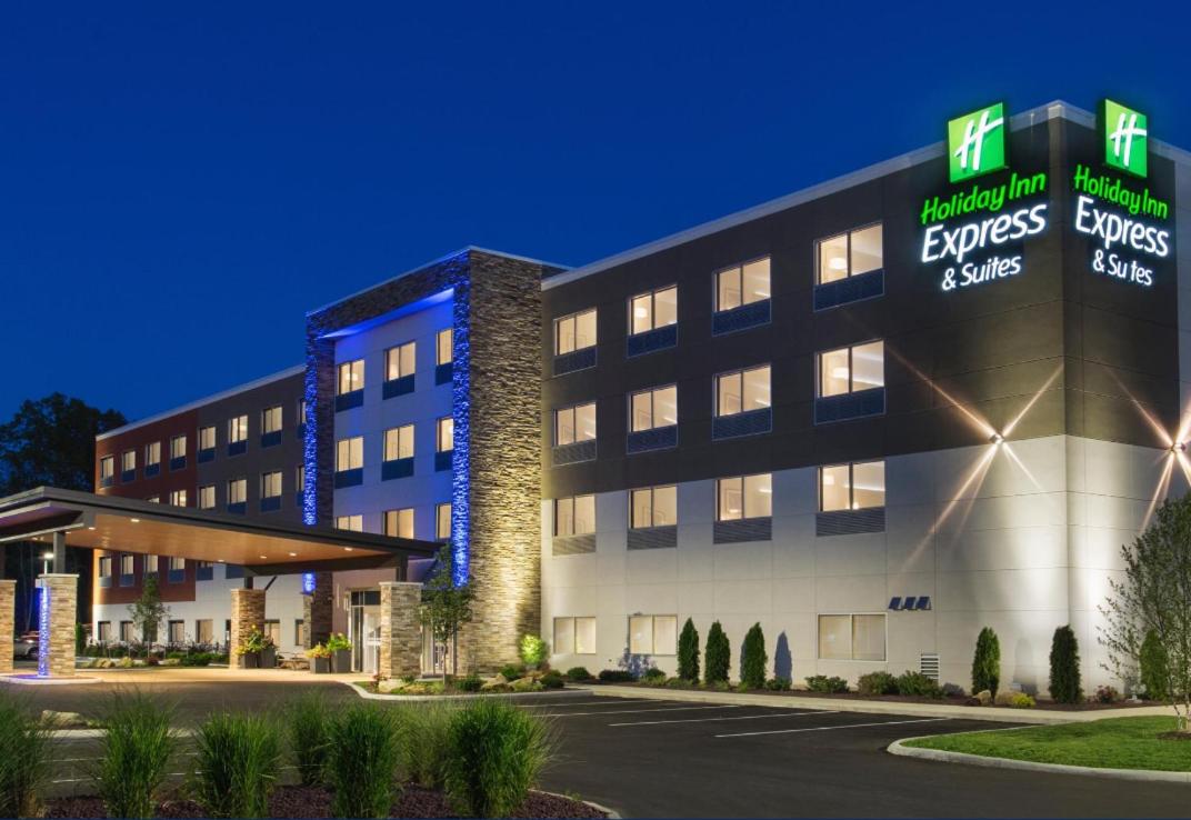 Holiday Inn Express & Suites Cedar Rapids NE - Marion by IHG view 2