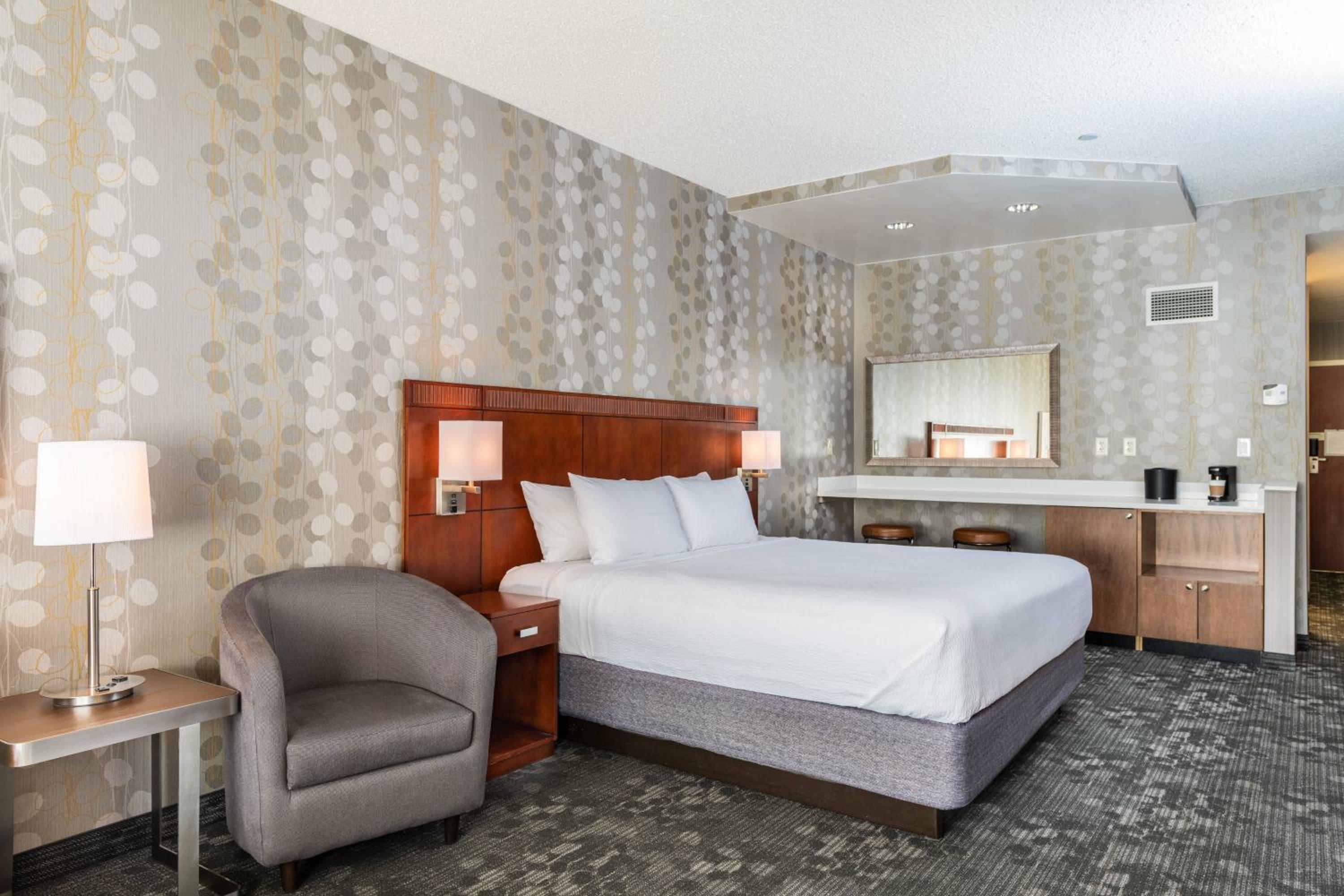 Newark Vacations - Courtyard by Marriott Newark-University of Delaware - Property Image 8