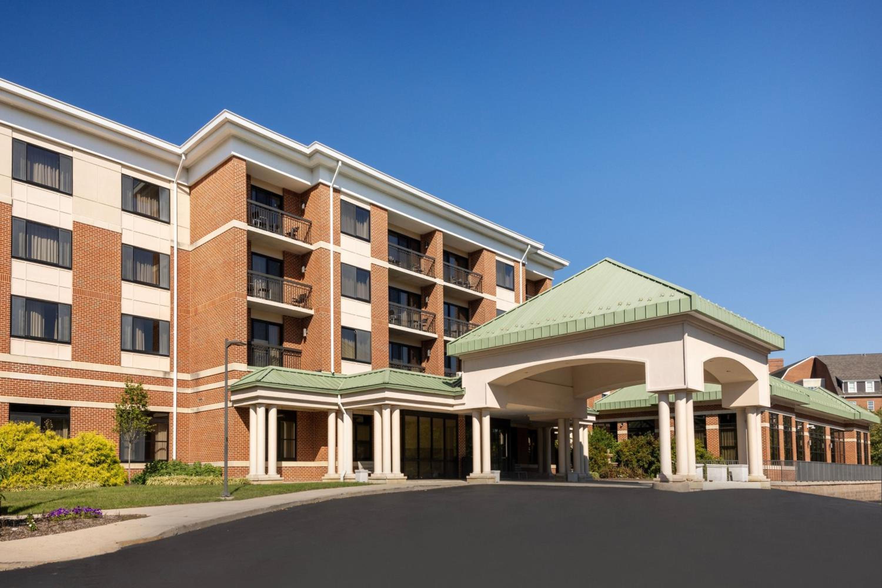 Newark Vacations - Courtyard by Marriott Newark-University of Delaware - Property Image 2