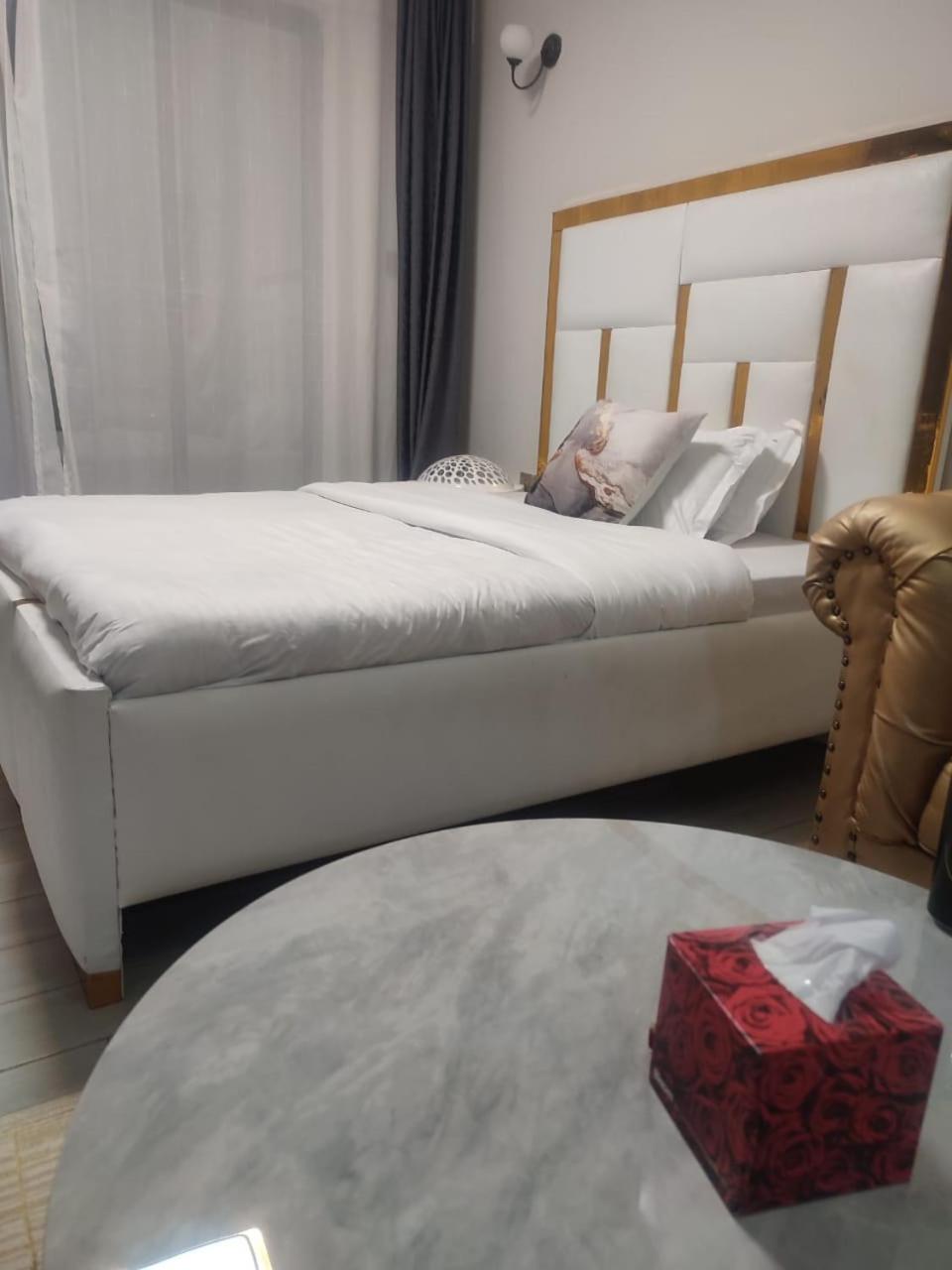 Super Studio Kileleshwa with GYM,balcony & Netflix view 5