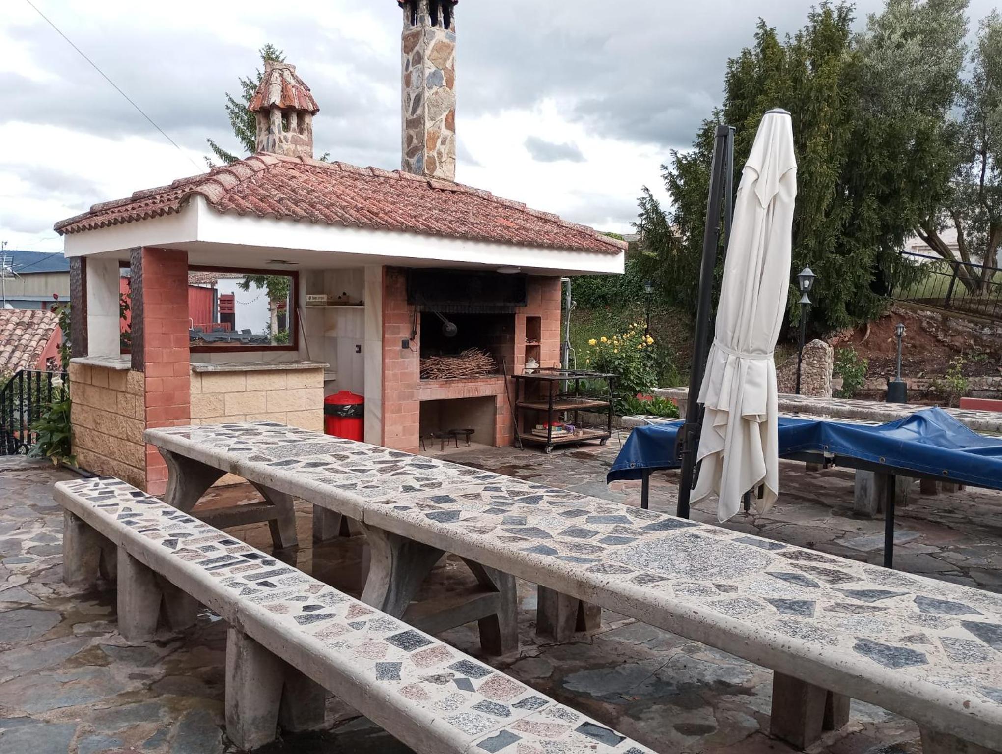 CASA TURÍSTICA Villa Carmen, CON AMPLIO JARDIN QUE INCLUYE BARBACOA, 2 PORCHES, PARKING PRIVADO Y PISCINA view 5