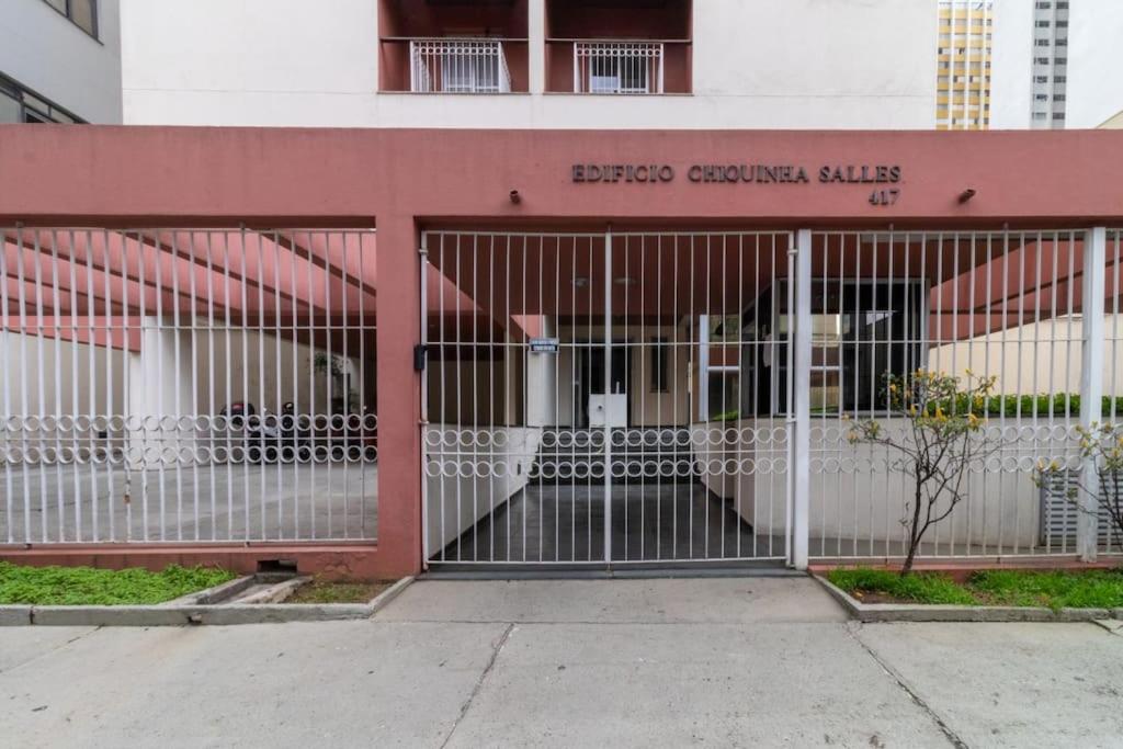 PE0051 - Recem reformado 2 dorms piscina com 2 vagas garagem e ao lado do Allianz Parque