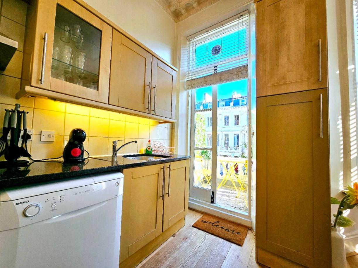 Charming Home with Private Balcony, on 1st floor, with 2 Bathrooms, 3 min walk to Earl's Court Station