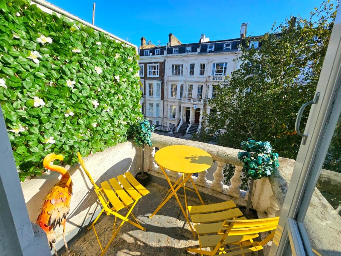 Charming Home with Private Balcony, on 1st floor, with 2 Bathrooms, 3 min walk to Earl's Court Station