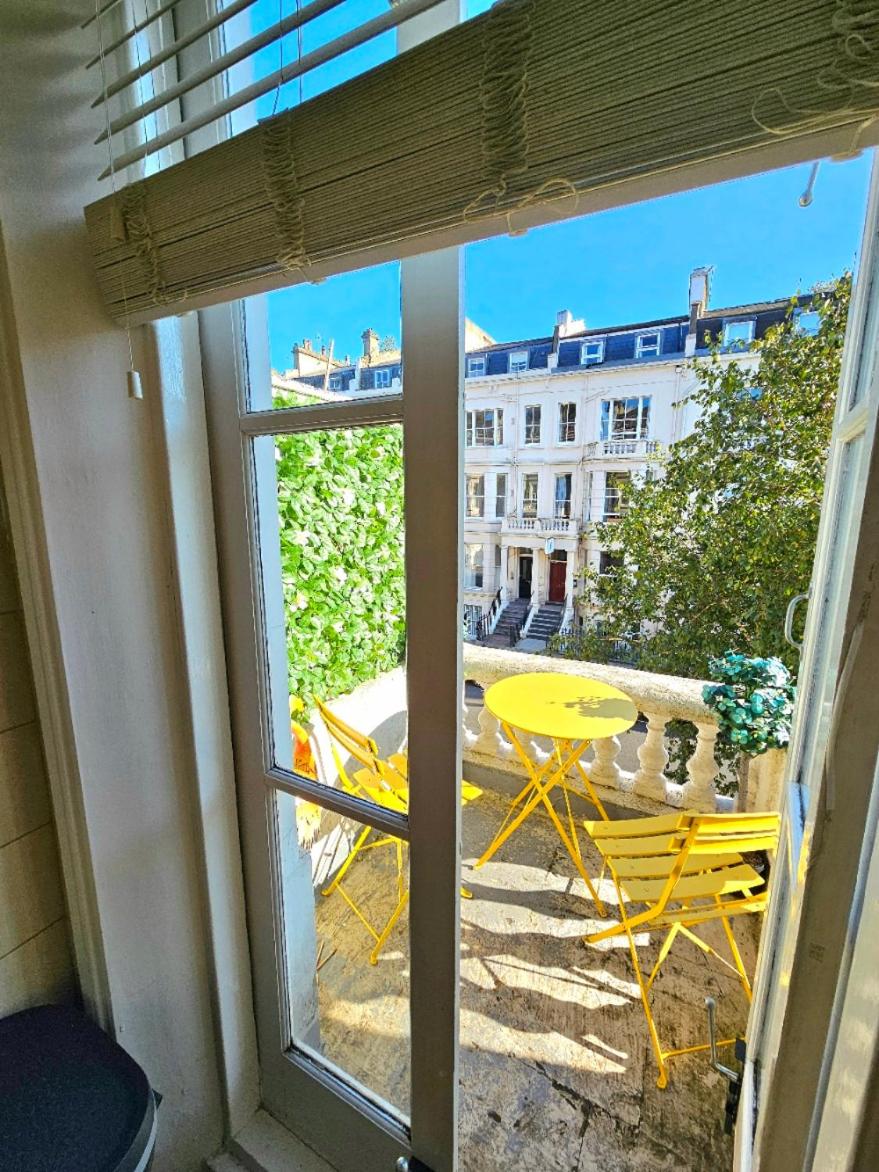 Charming Home with Private Balcony, on 1st floor, with 2 Bathrooms, 3 min walk to Earl's Court Station
