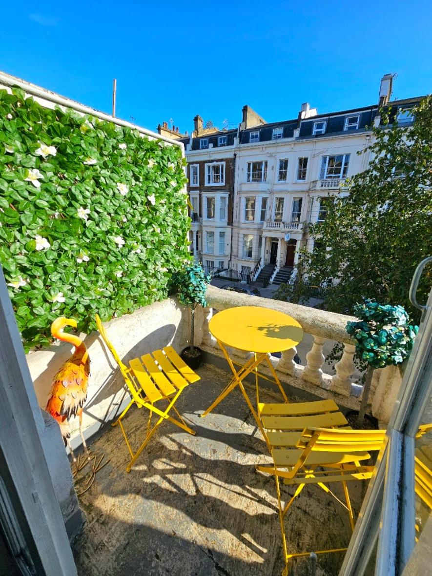 Charming Home with Private Balcony, on 1st floor, with 2 Bathrooms, 3 min walk to Earl's Court Station