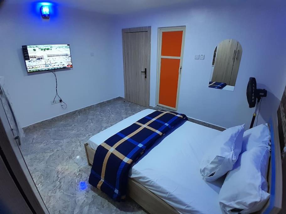 Beautiful 3 bedrooms apartment TV in all rooms view 5