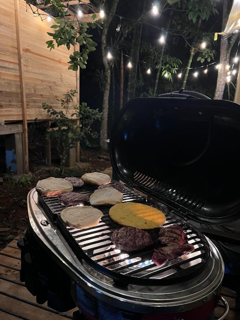 Cabaña & glamping para grupos de 4 a 6 personas, cerca al parque y con avistamiento de aves