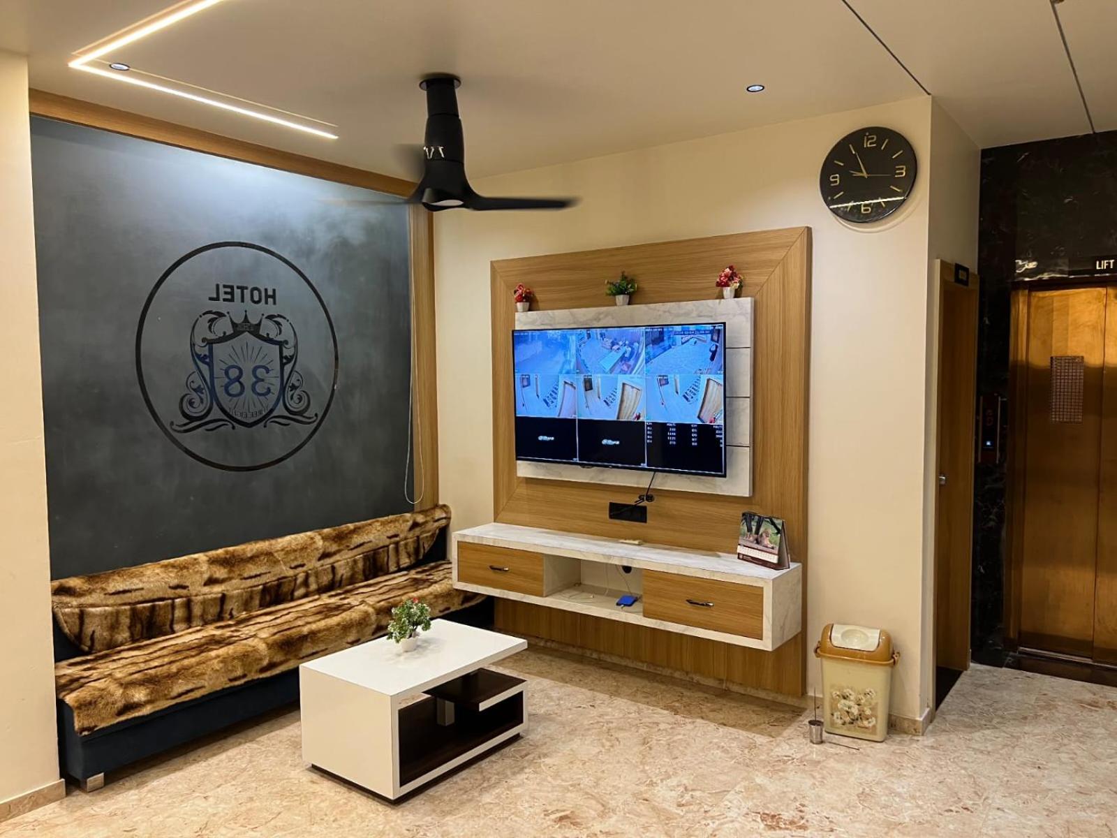 Lobby & Reception