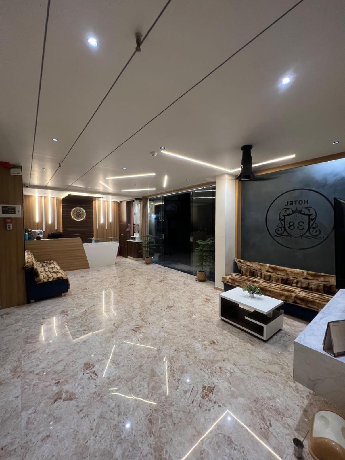 Lobby & Reception
