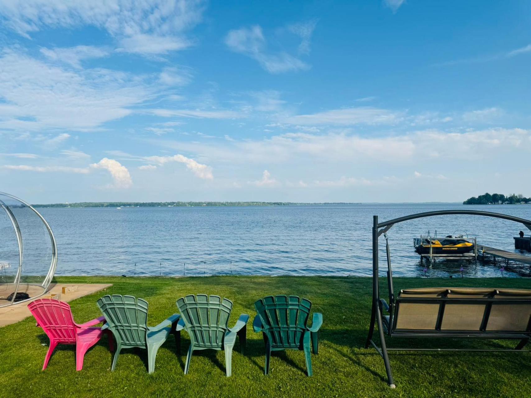 Lakeside Home-Tranquil Retreat by the Water