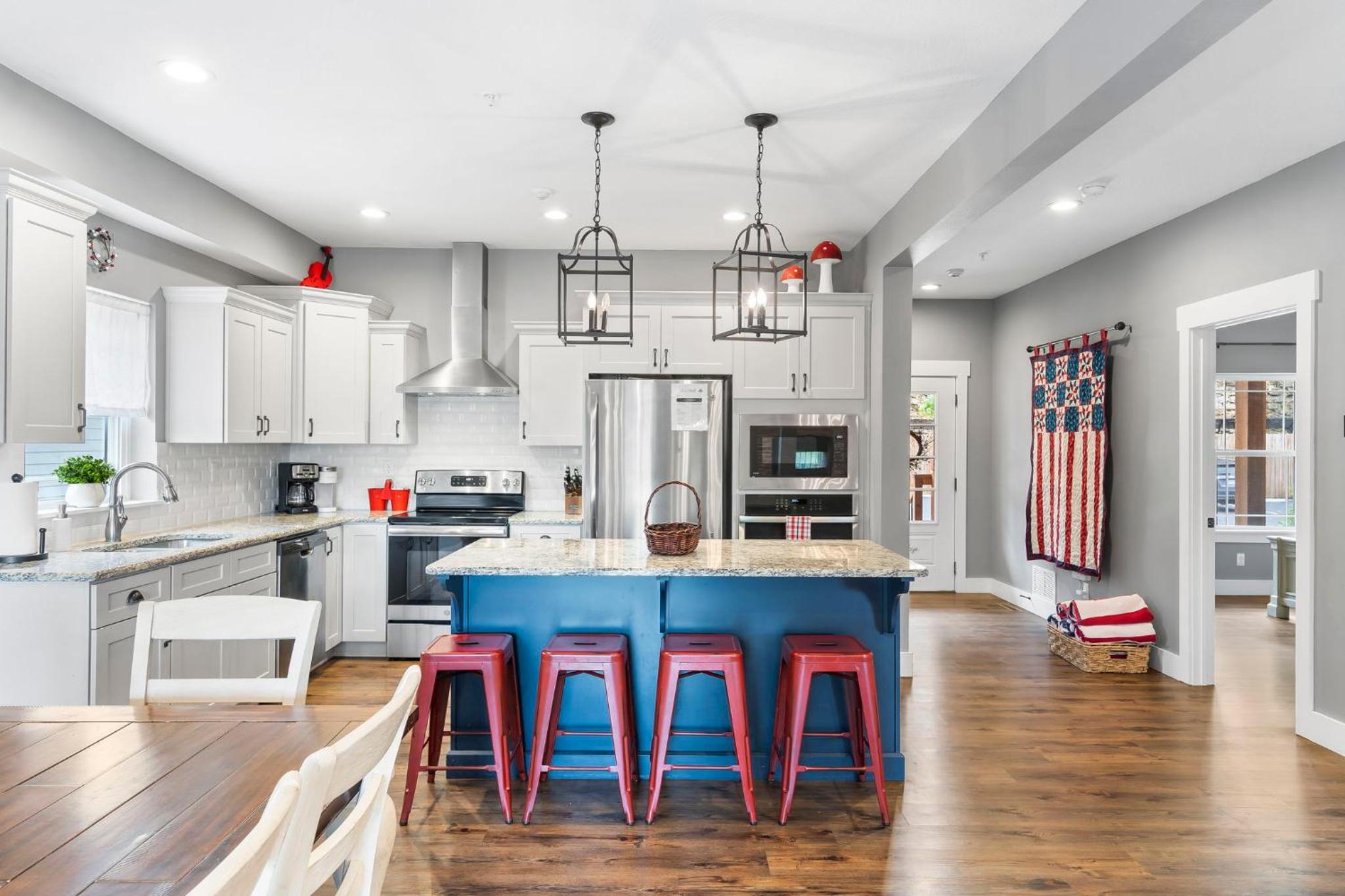 Double-Sided Fireplace, Lake Views, Daily Tickets to Local Attractions, Air Hockey! view 2