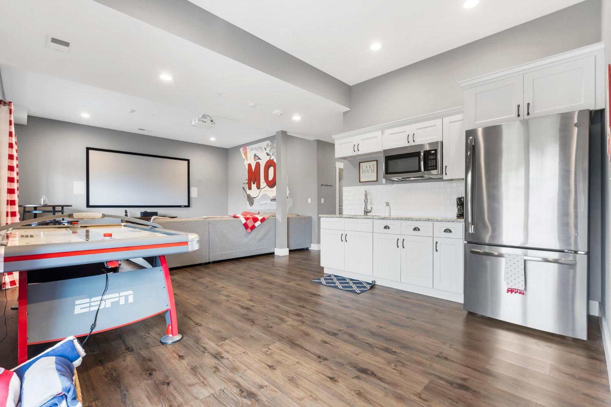 Double-Sided Fireplace, Lake Views, Daily Tickets to Local Attractions, Air Hockey! view 5