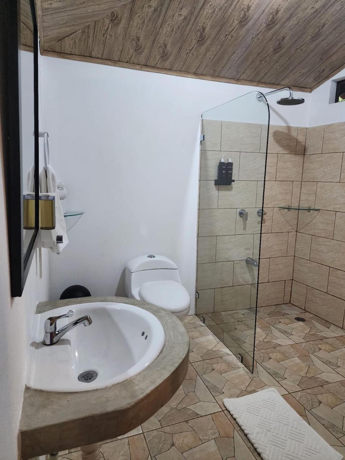 Hospedaje Casa THIREMA Tortuguero