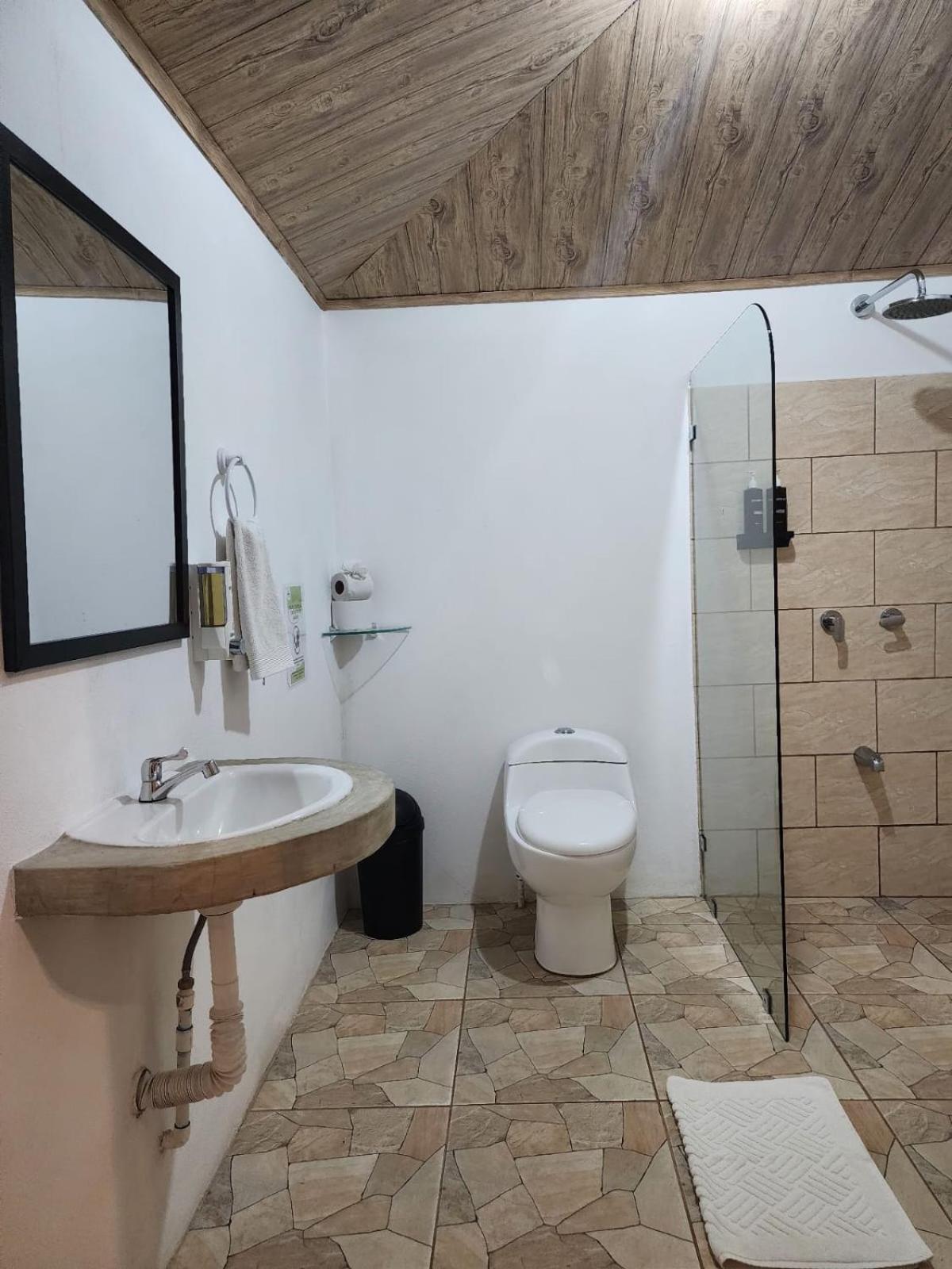Hospedaje Casa THIREMA Tortuguero