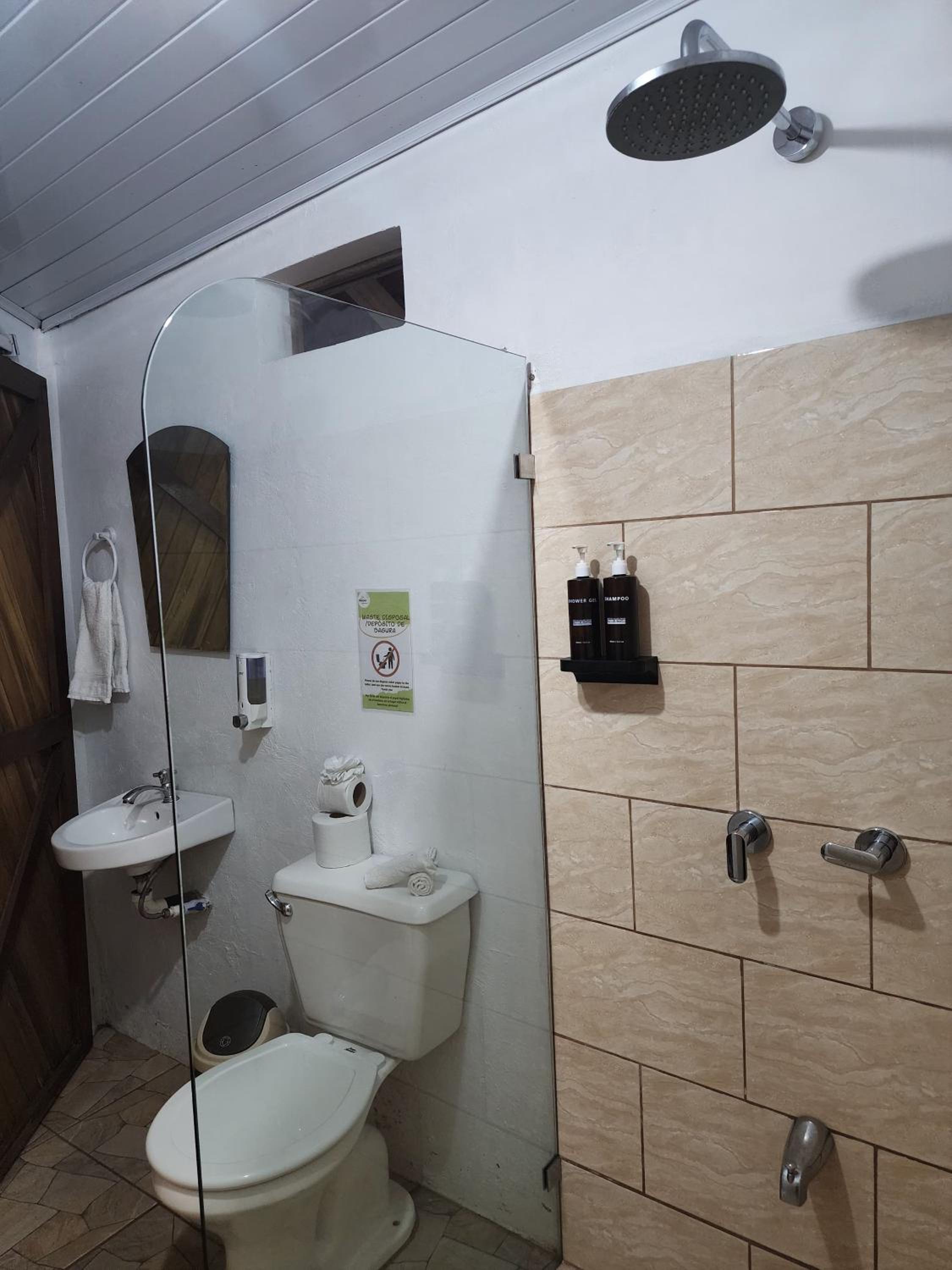 Hospedaje Casa THIREMA Tortuguero
