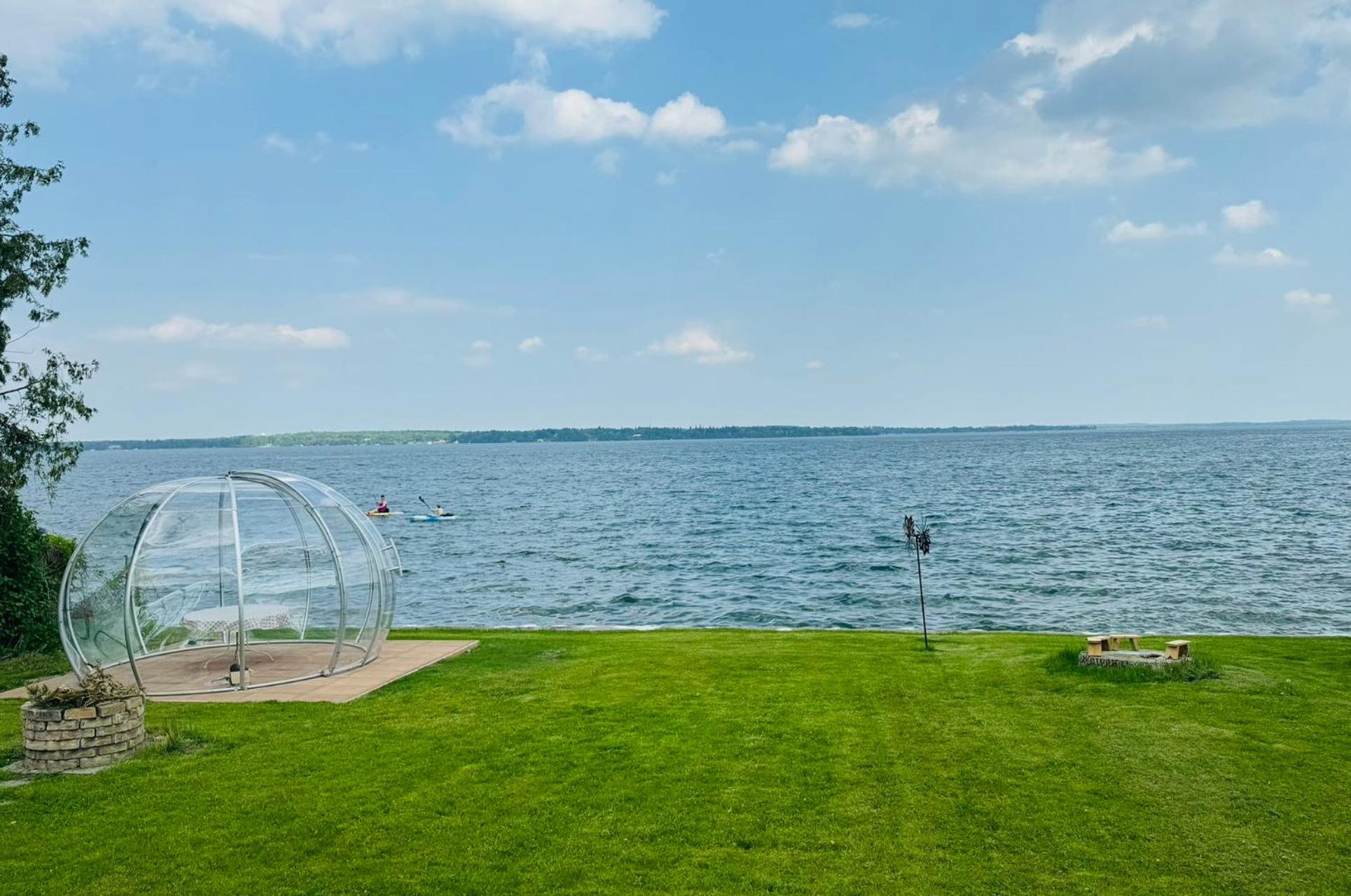 Lakeside Home-Tranquil Retreat by the Water