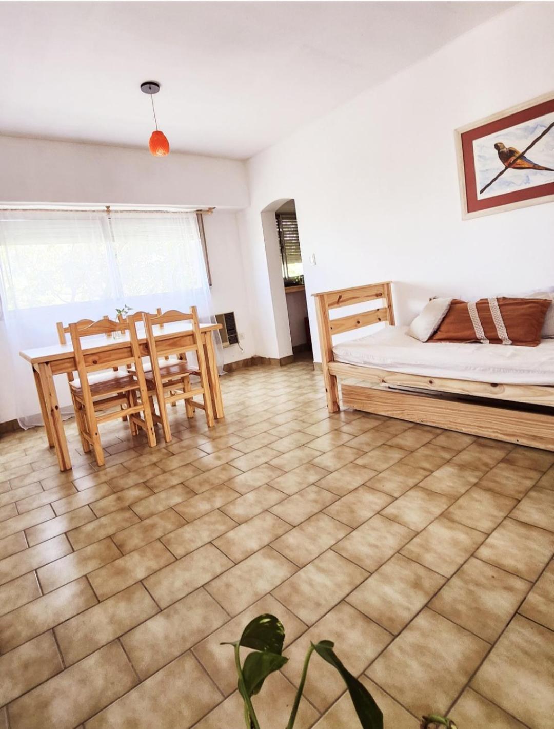 PISO UNO Depto SUPER GRANDE con Living Comedor y Dormitorio PET FRIENDLY No aceptamos huéspedes de Bahía