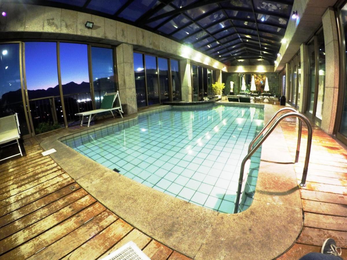 Lindos apts de 2 quartos no Tiffanys em Ipanema!