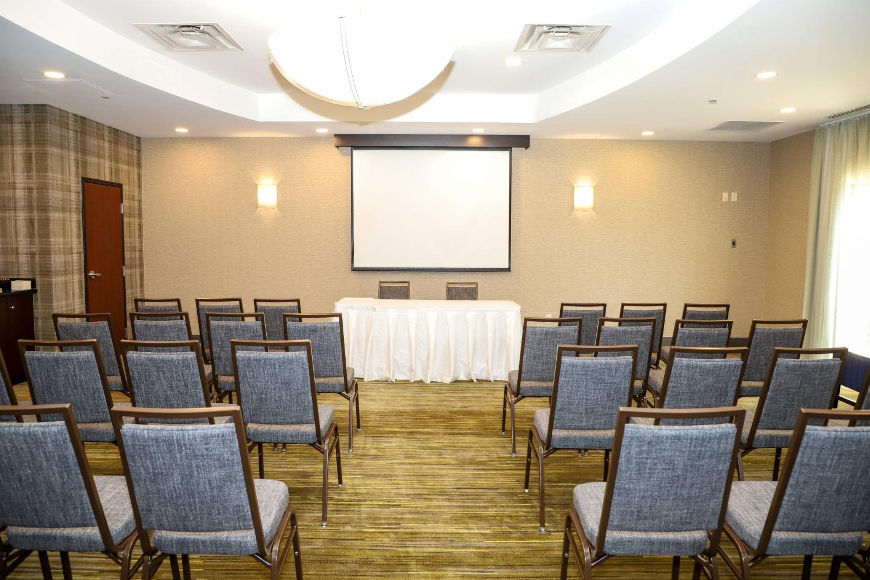 Courtyard by Marriott Toronto Brampton - Property Image 2