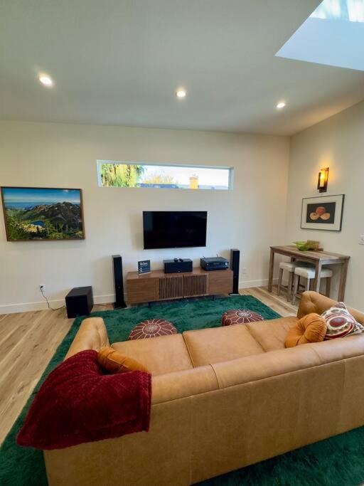 Albany Vacations - The Loft - Property Image 3